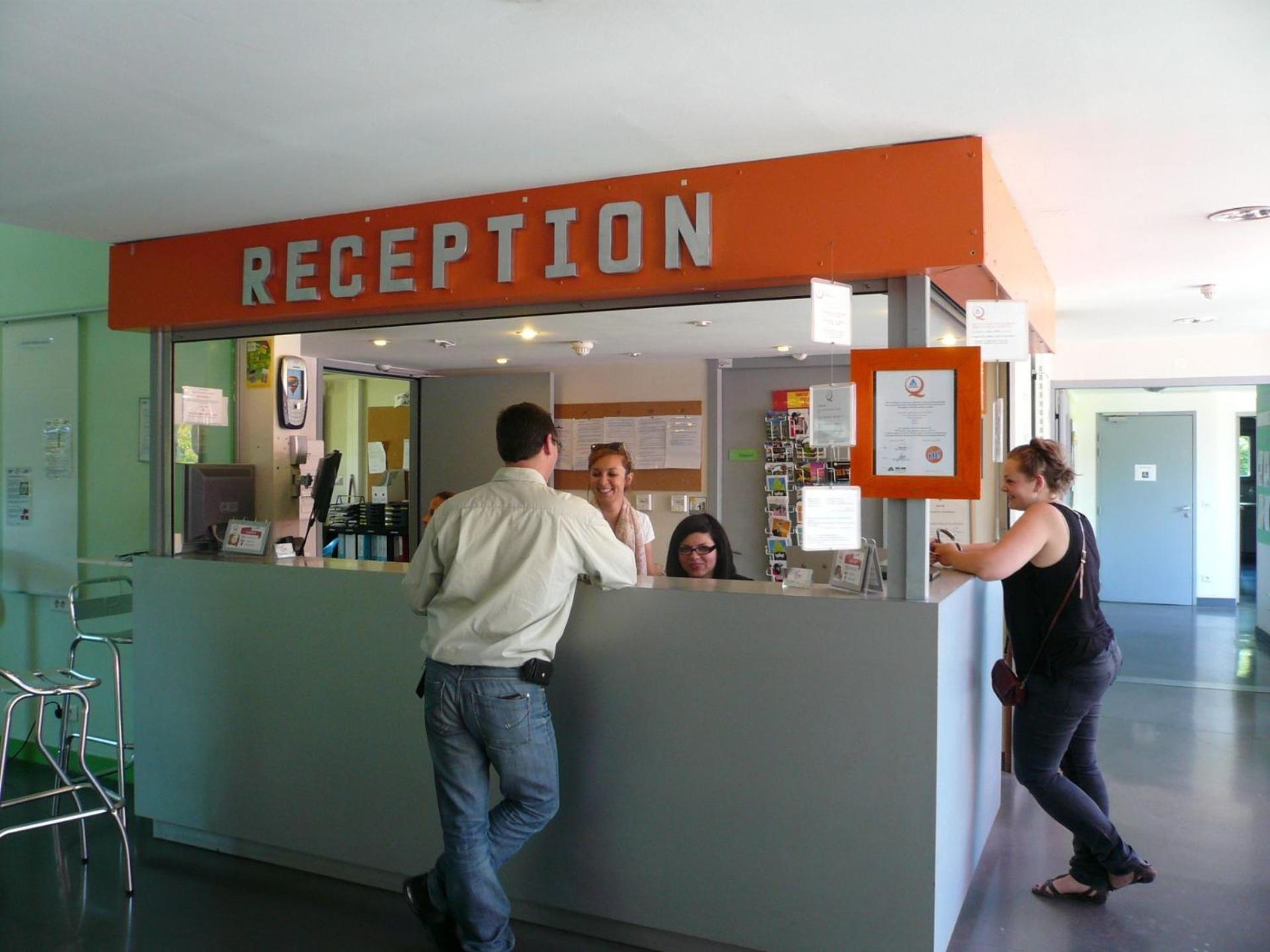 Auberge De Jeunesse Hi Grenoble เอคิรอลส์ ภายนอก รูปภาพ