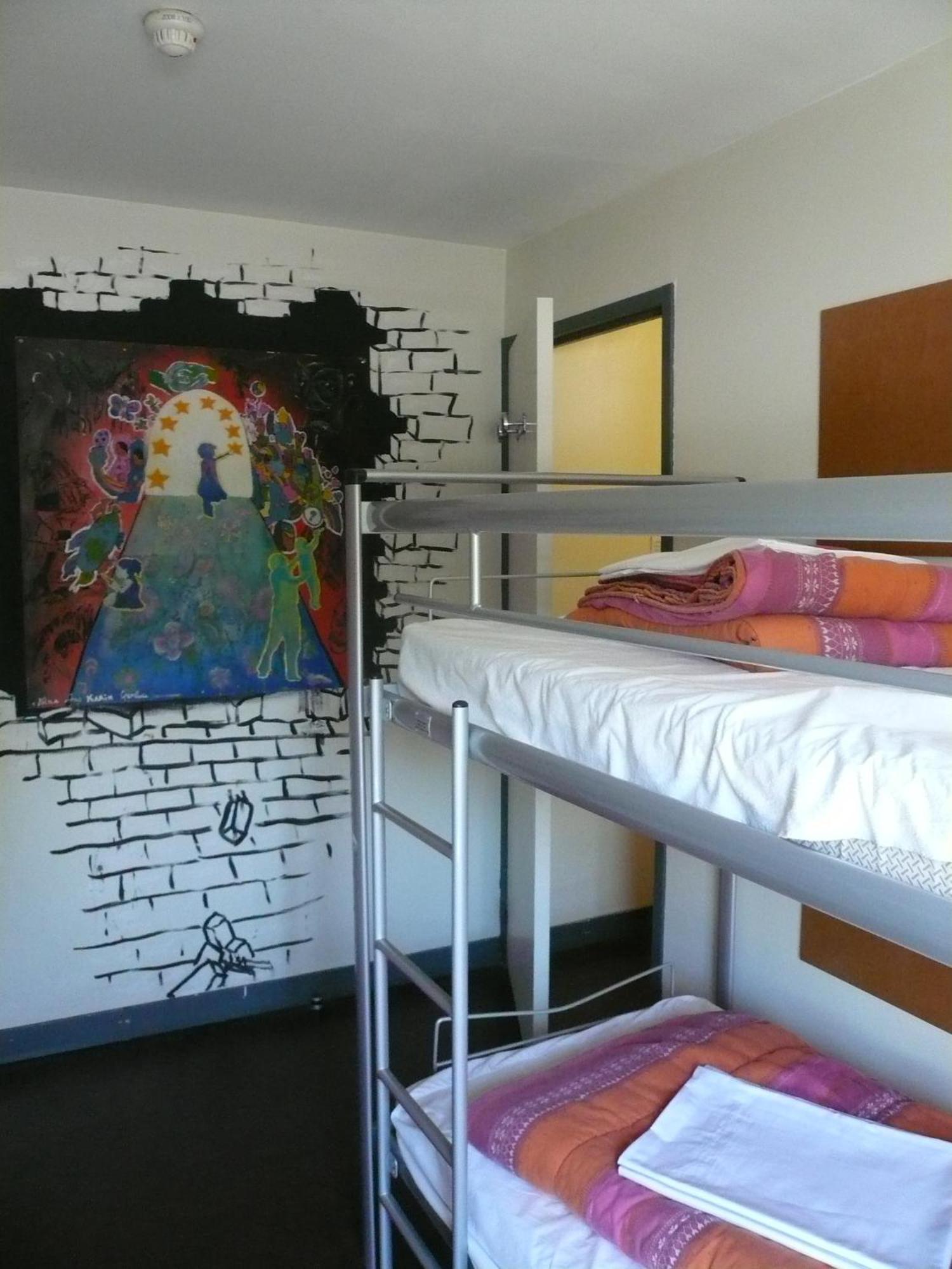 Auberge De Jeunesse Hi Grenoble เอคิรอลส์ ภายนอก รูปภาพ